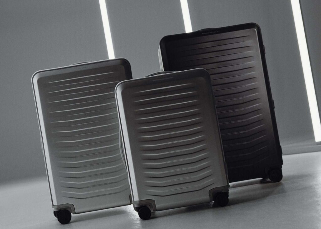 Tay cầm da khâu tay và khoá TSA phẳng trên vali Roadster Aluminum