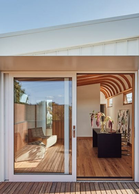 The Black Badge Spectre <br><i>also redefines the high-class personality </i>