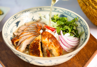 Waldorf Astoria <br><i> New York Living with America’s </i>