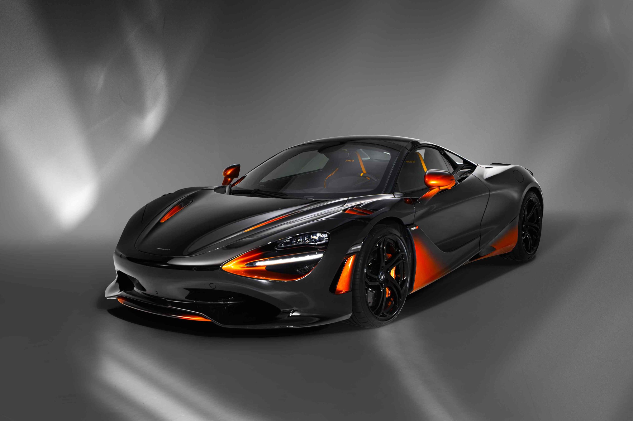 MCLAREN 750S SPIDER ORANGE CORIOLIS <br> <i>Tuyên Ngôn Cá Nhân Trên Từng Chuyển Động</I>
