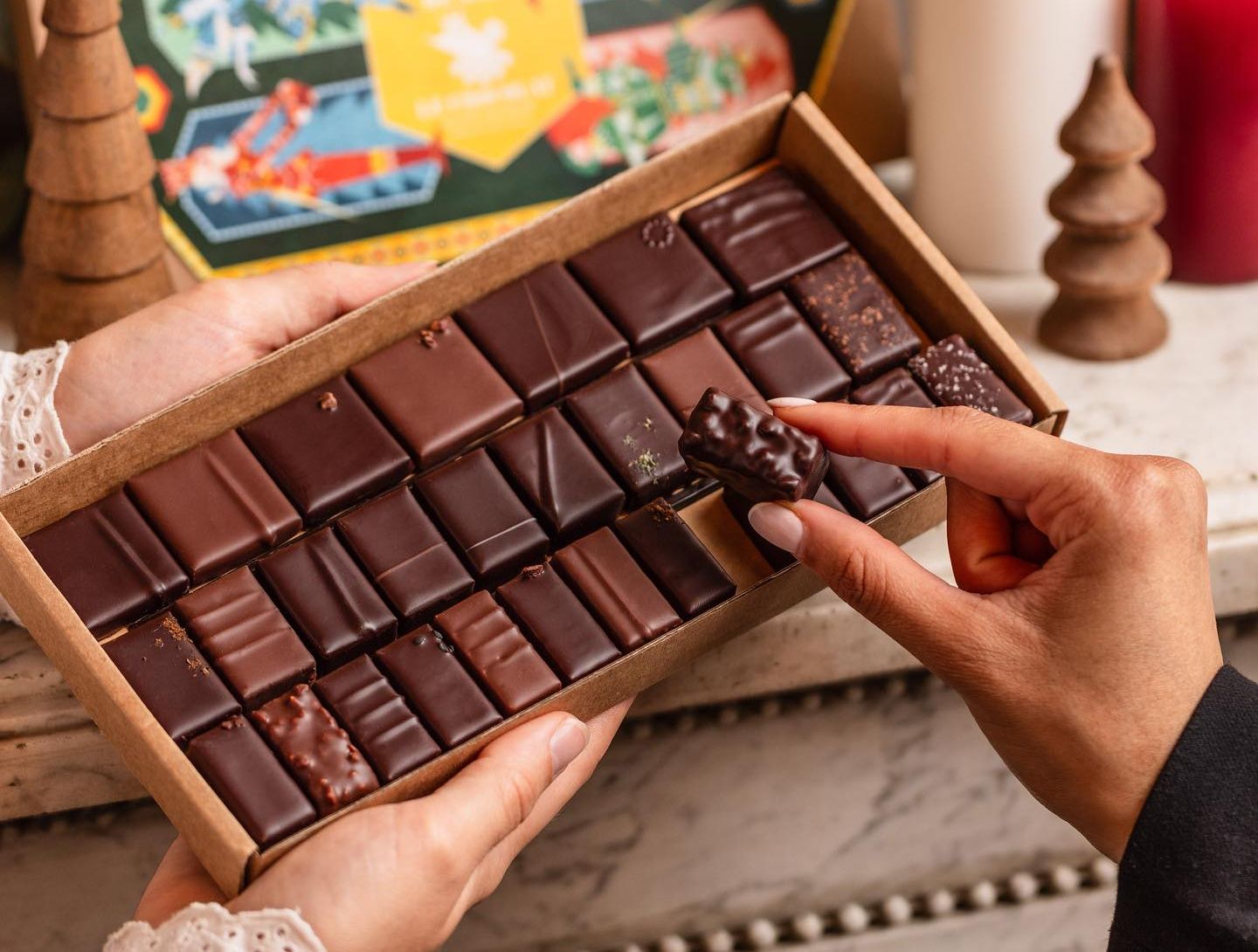 THE FINEST CHOCOLATE BRANDS<br> <i>Say Trong Thế Giới Chocolate Thượng Hạng</I>