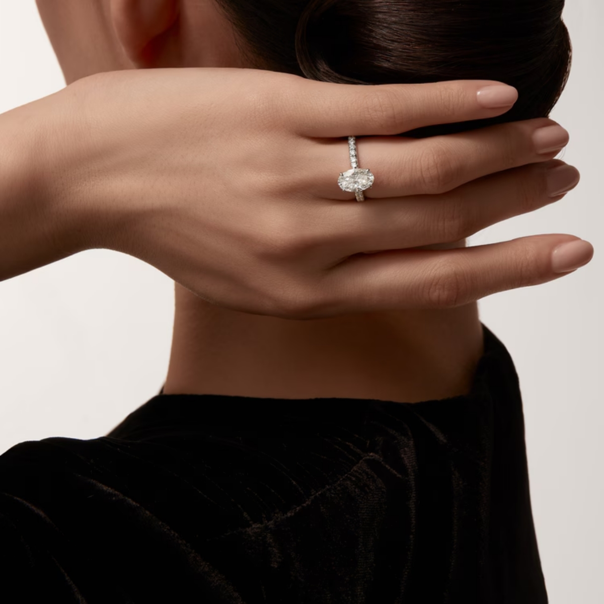 Oval Cut thể hiện sự quyến rũ, hiện đại mà vẫn thanh lịch