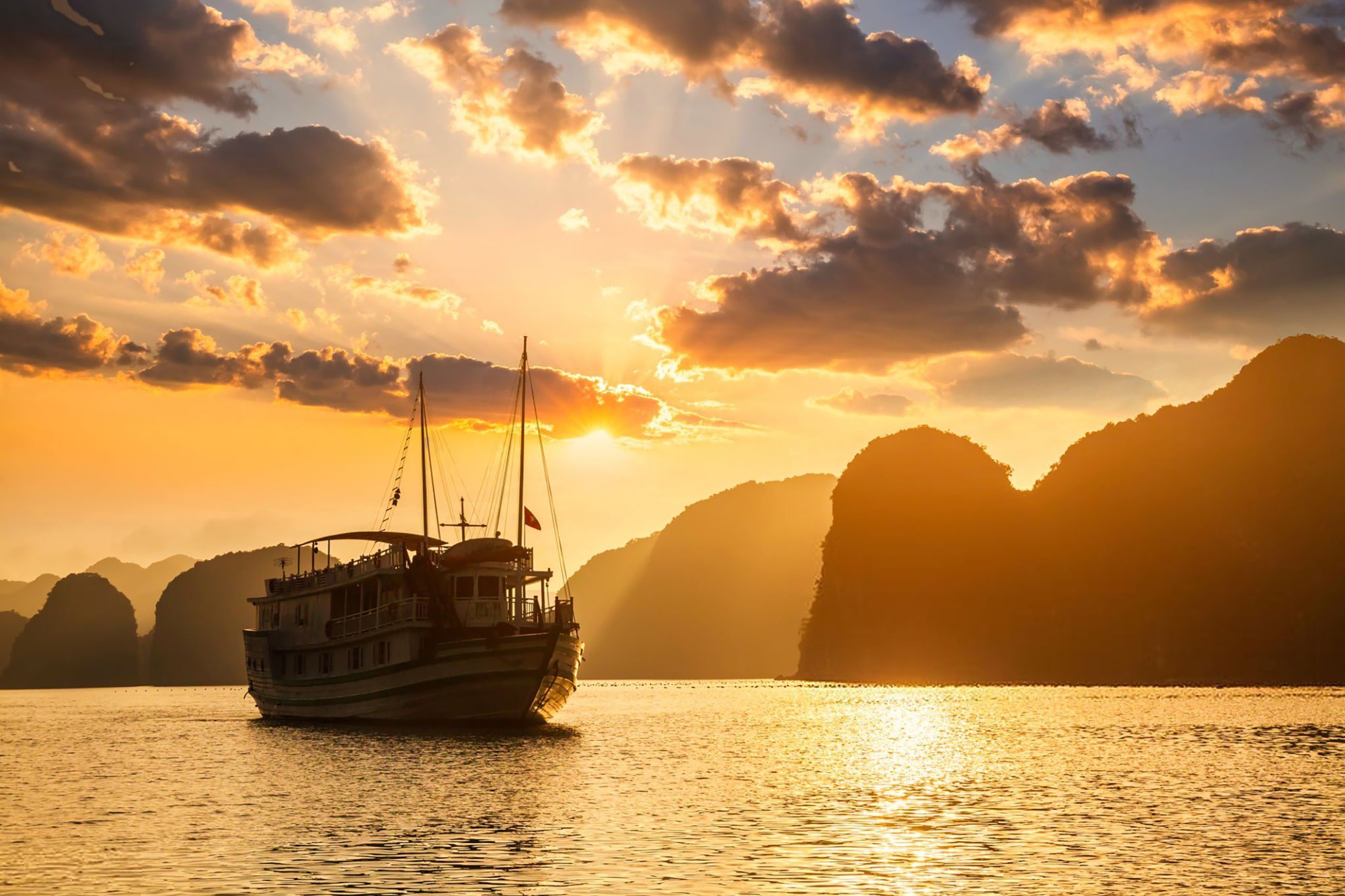 Vịnh Hạ Long – Di sản Thiên nhiên Thế giới