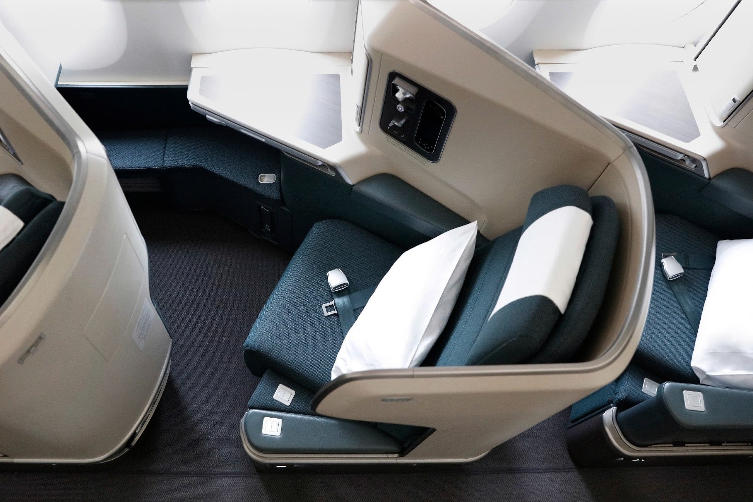 100 tỷ đô la Hồng Kông được dành cho đội bay, sản phẩm khoang hành khách, hệ thống phòng chờ và nền tảng công nghệ