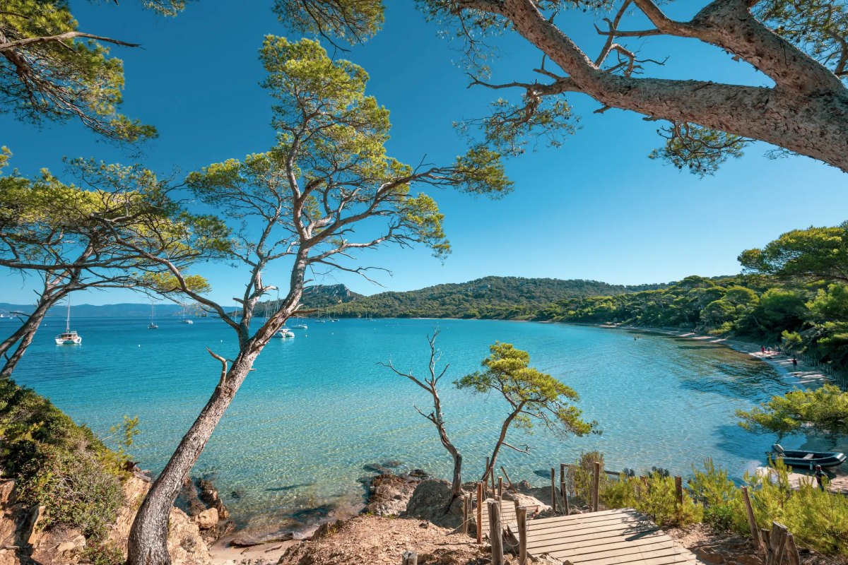 SOUTH OF FRANCE<br> <i>Nơi mùa hè mang hương vị của sự xa xỉ</I>