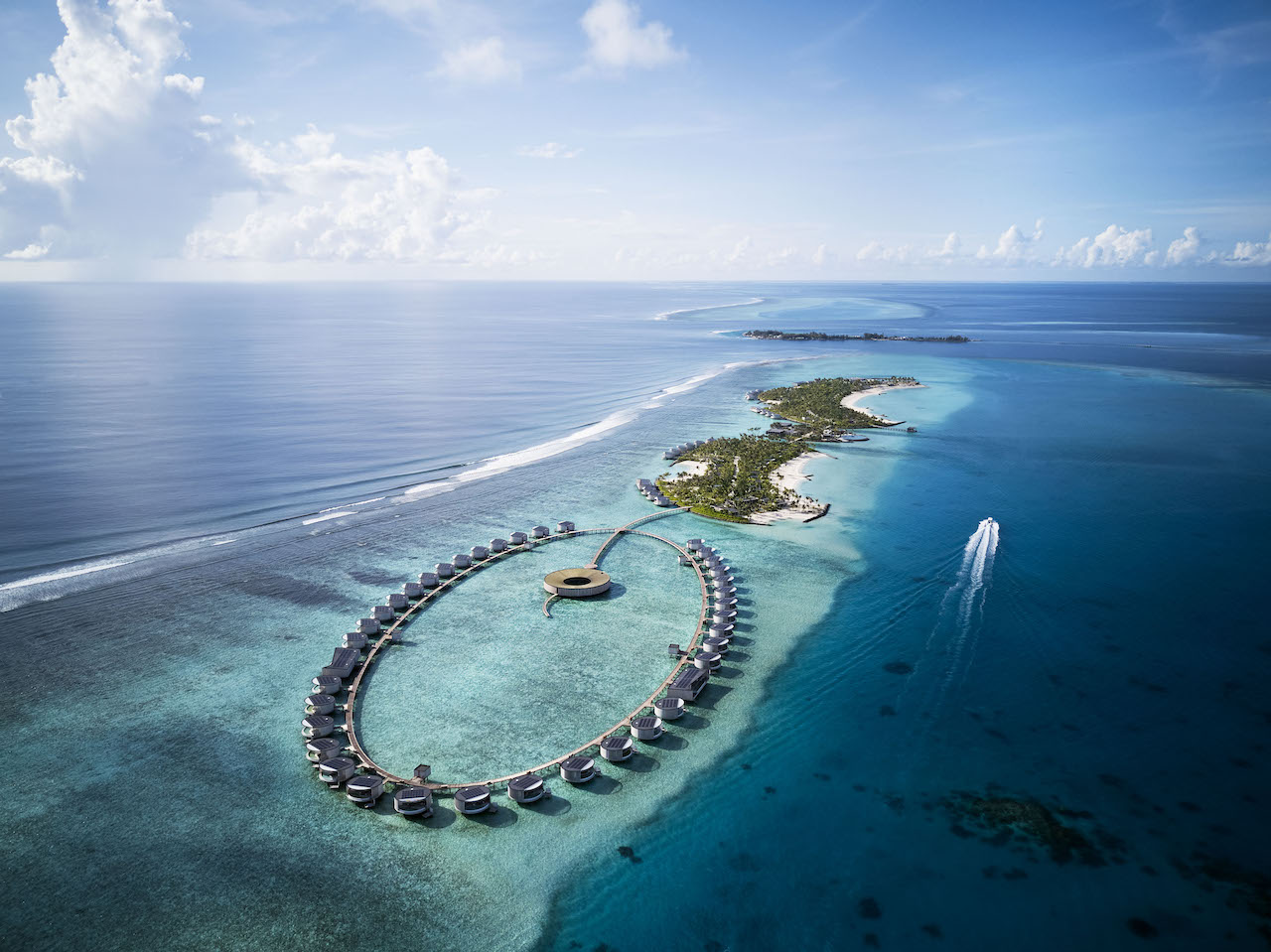 The Ritz-Carlton Maldives<br> <i>Khi Xa Xỉ Đồng Hành Cùng Đại Dương</I>