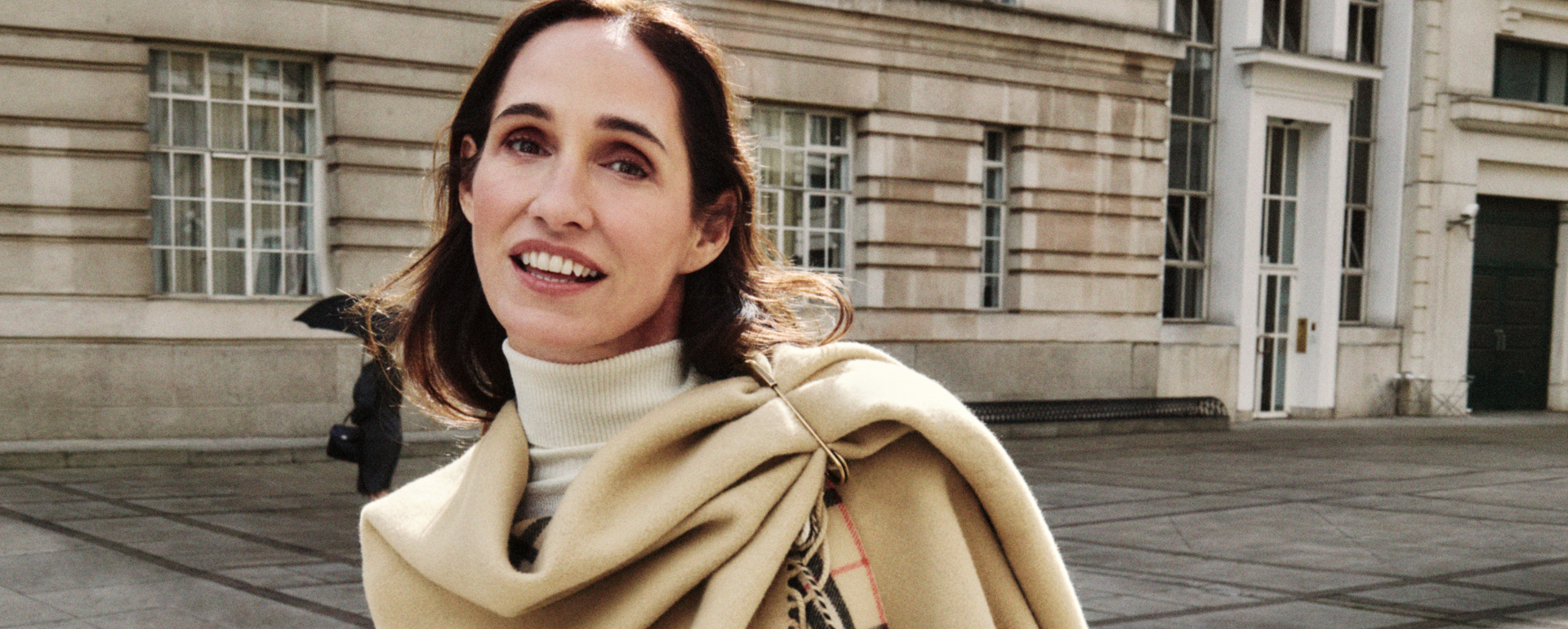 BURBERRY HEADS BACK TO THE CITY<br> <i>Trở Lại Nhịp Sống London</I>