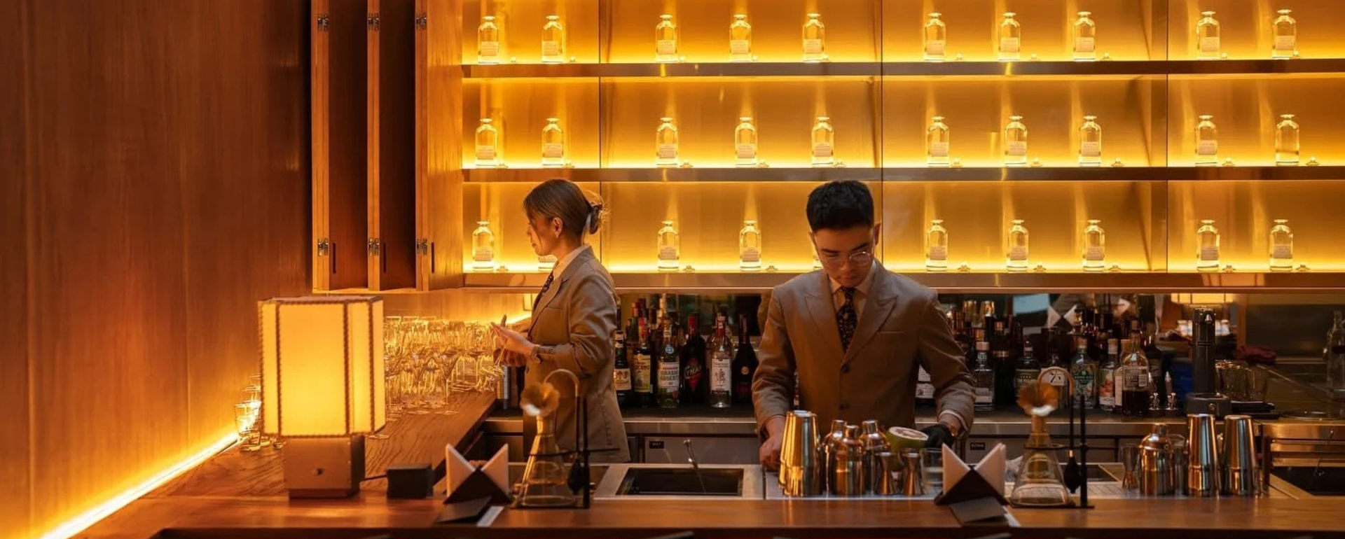 THE ART OF THE NIGHT<br> <i>Sáu Quầy Bar Cho Một Cuối Tuần Đa Tầng Vị</I>