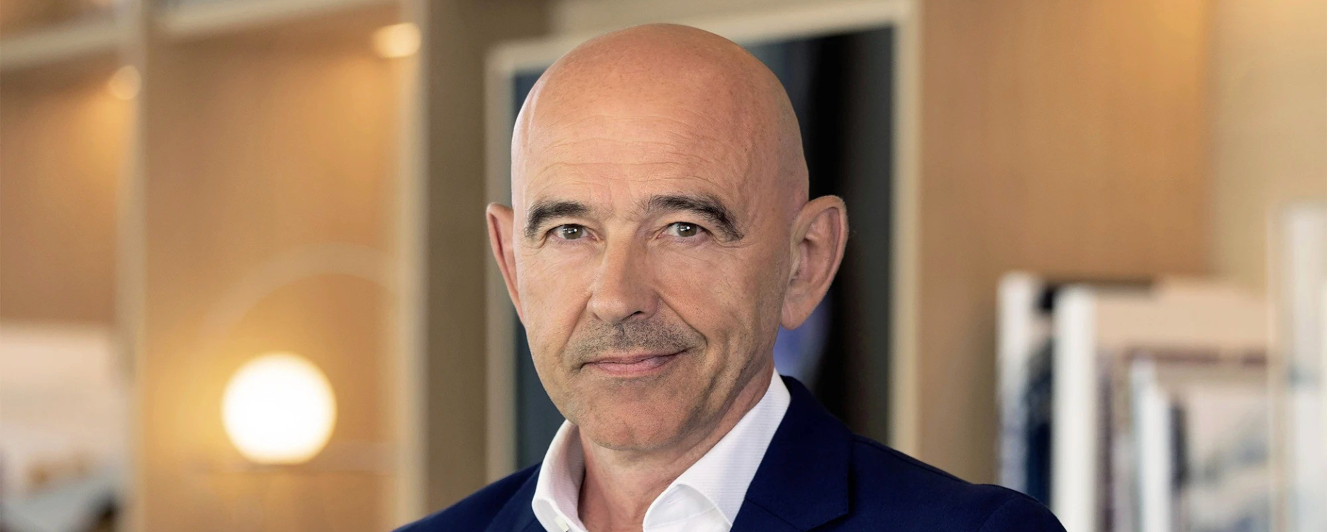 PASCAL NARBEBURU<br> <i>Bên Trong Thế Giới Thi Vị Của Van Cleef & Arpels</I>